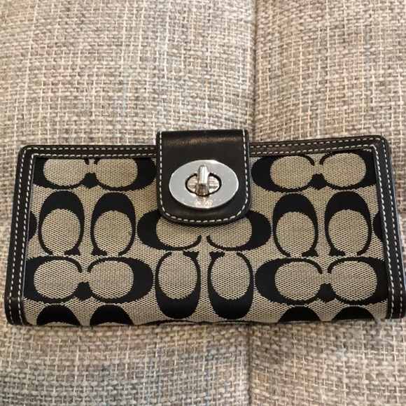 Coach Signature Black Canvas & Leather Trim Turn Lock Wallet EUC No Callouts - Picture 1 of 1